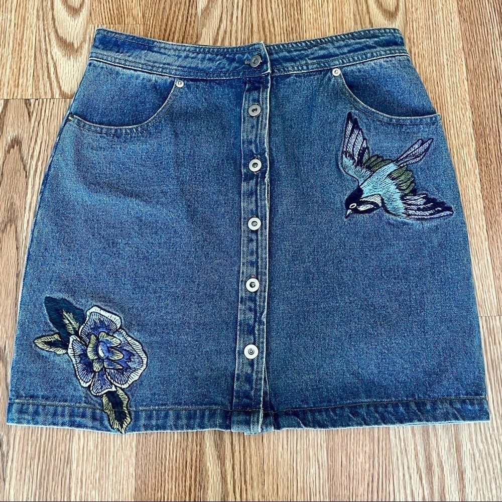 𝅺EMBROIDERED Denim Mini Skirt